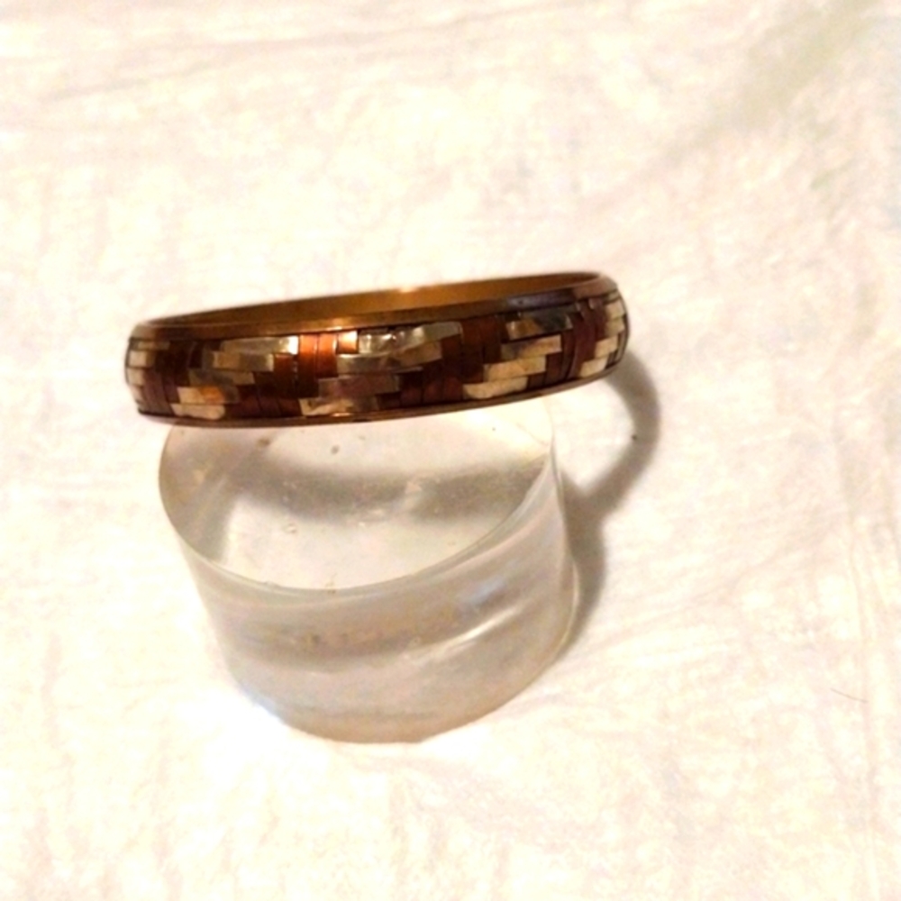 Beautiful vintage bangle of silver and copper colored metals